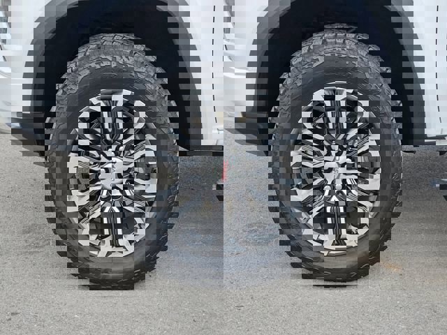 Used 2025 GMC Canyon Denali image 13