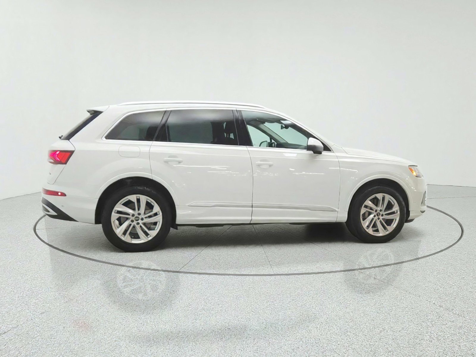 Used 2023 Audi Q7 2.0T Premium w/ Convenience Package AWD/4WD image 4