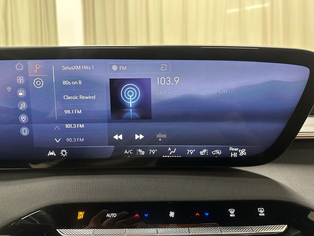 Certified 2025 Buick Enclave Preferred image 32