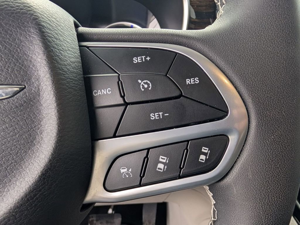 Used 2023 Chrysler Pacifica Limited image 29