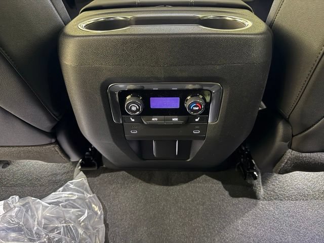 New 2026 Chevrolet Suburban LT w/ Comfort Package AWD/4WD image 29