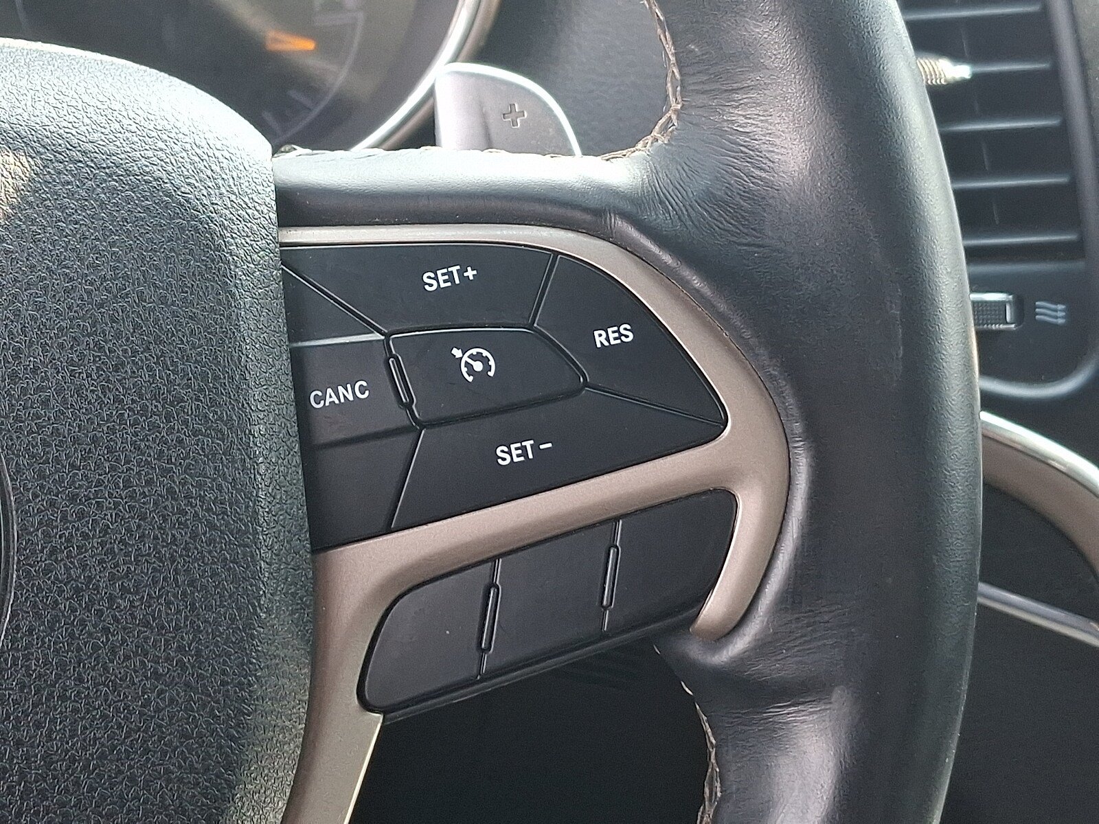 Used 2017 Jeep Grand Cherokee Limited AWD/4WD image 21