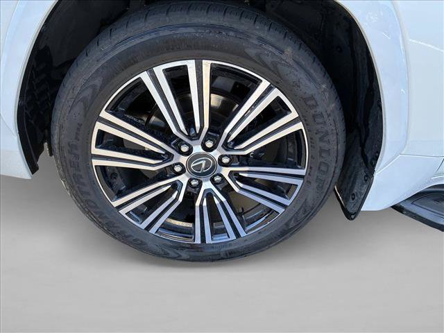 Used 2024 Lexus LX 600 4WD w/ Luxury Package image 9
