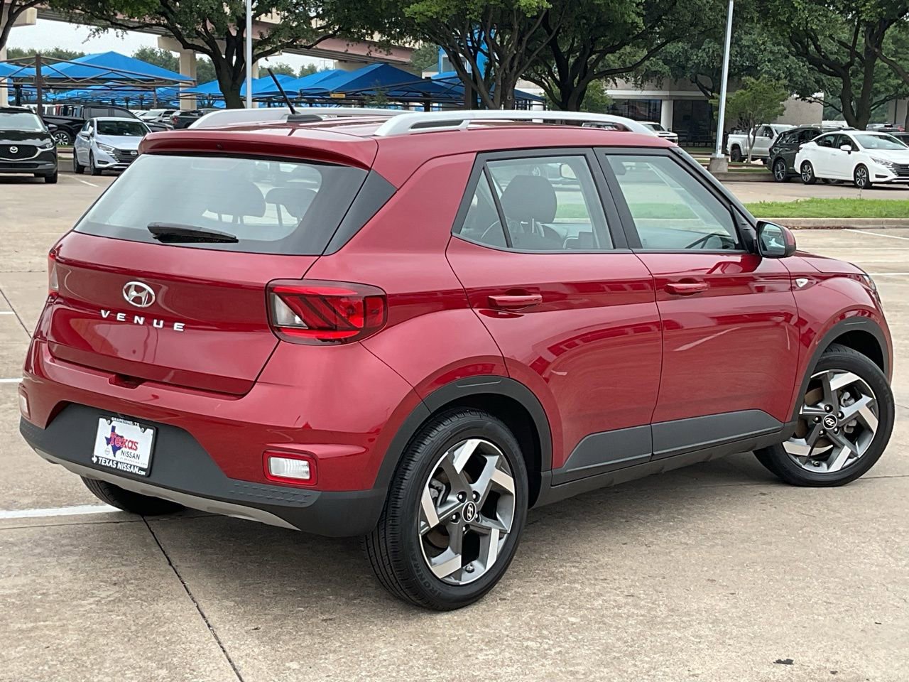 Used 2025 Hyundai Venue SEL FWD image 5