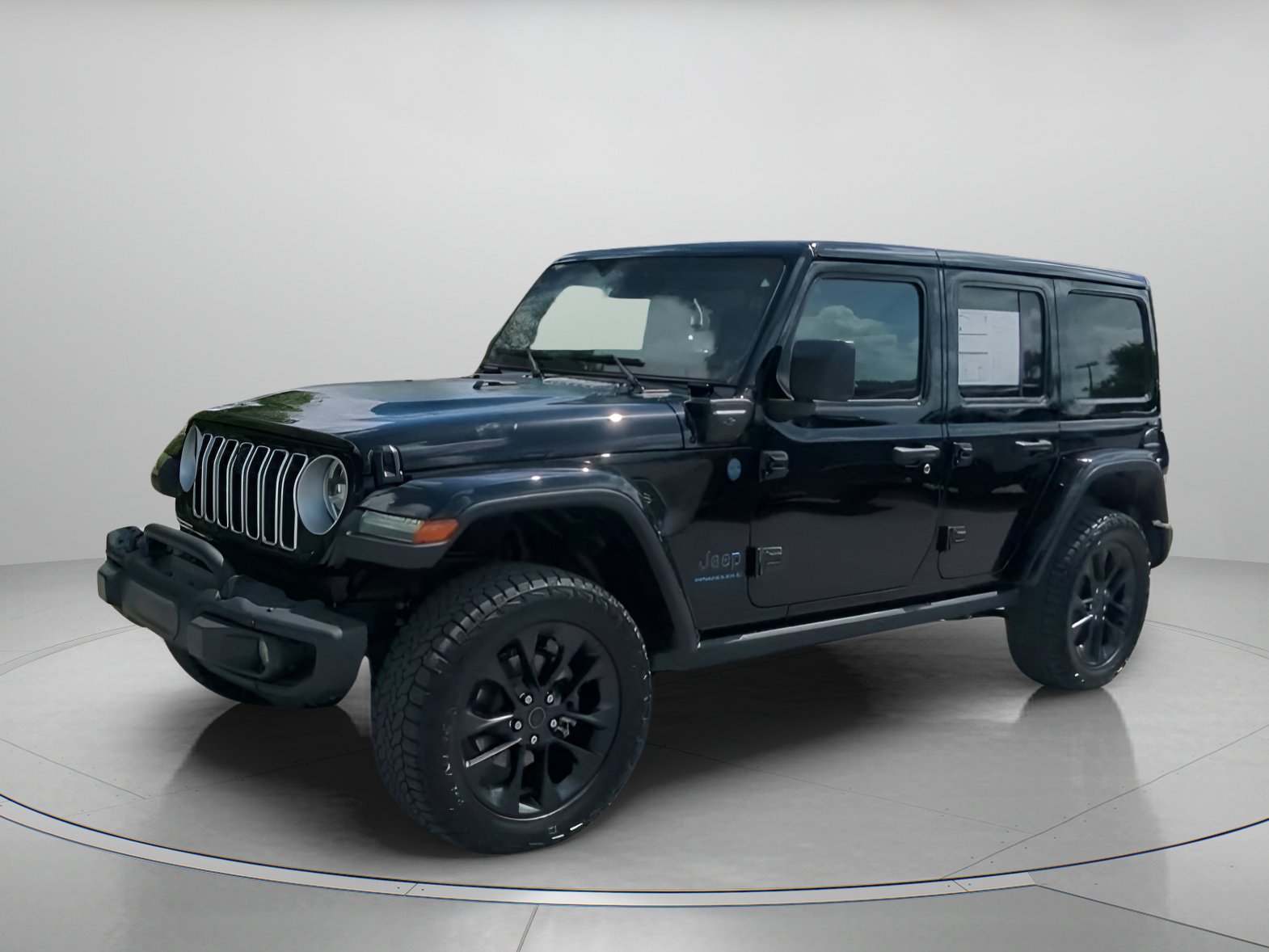 Used 2025 Jeep Wrangler Unlimited Sahara AWD/4WD image 13