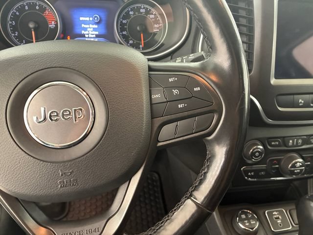 Used 2021 Jeep Cherokee Trailhawk w/ Comfort/Convenience Group AWD/4WD image 24