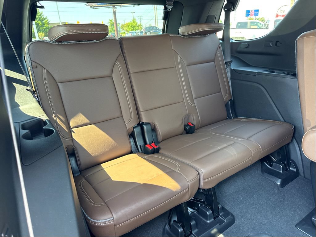 Used 2024 Chevrolet Tahoe High Country AWD/4WD image 9