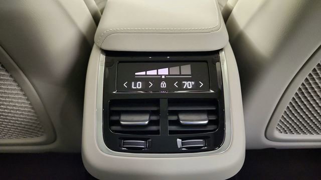 New 2026 Volvo XC60 B5 Ultra w/ Climate Package PRO AWD/4WD image 32