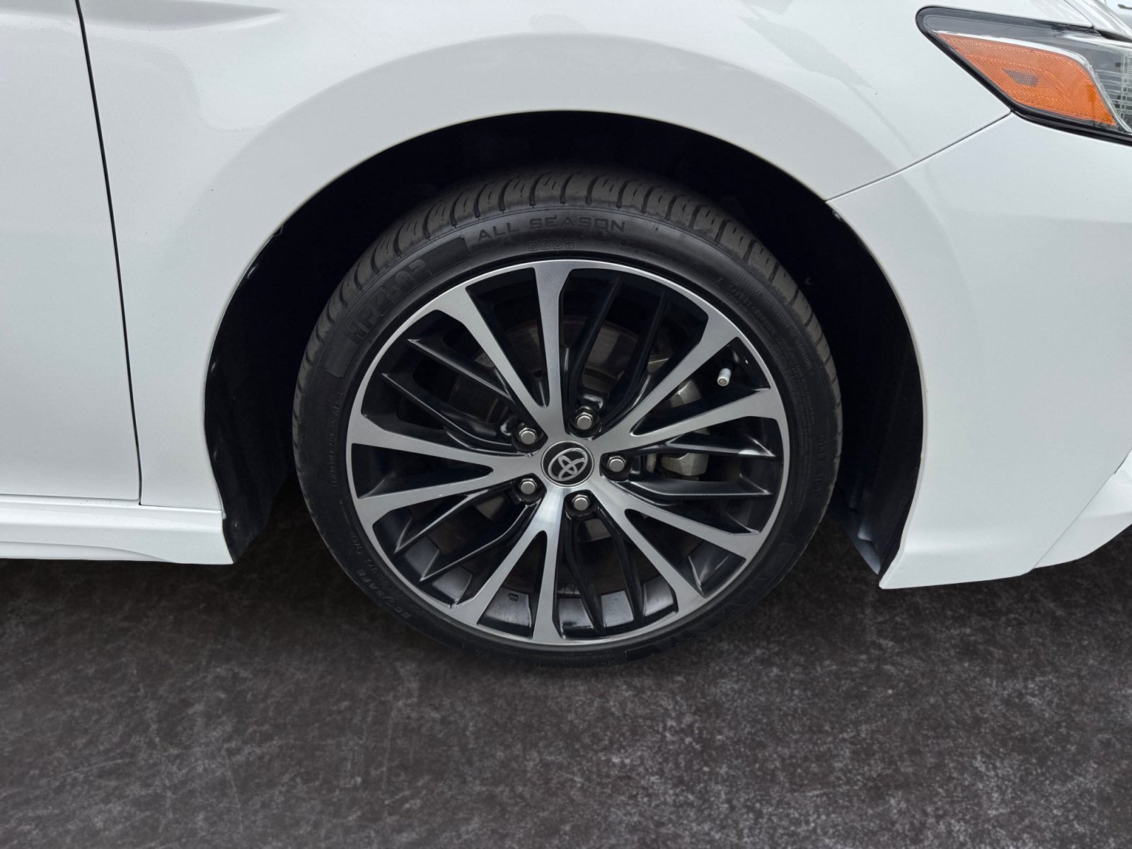 Used 2020 Toyota Camry SE w/ Carpet Mat Package FWD image 14