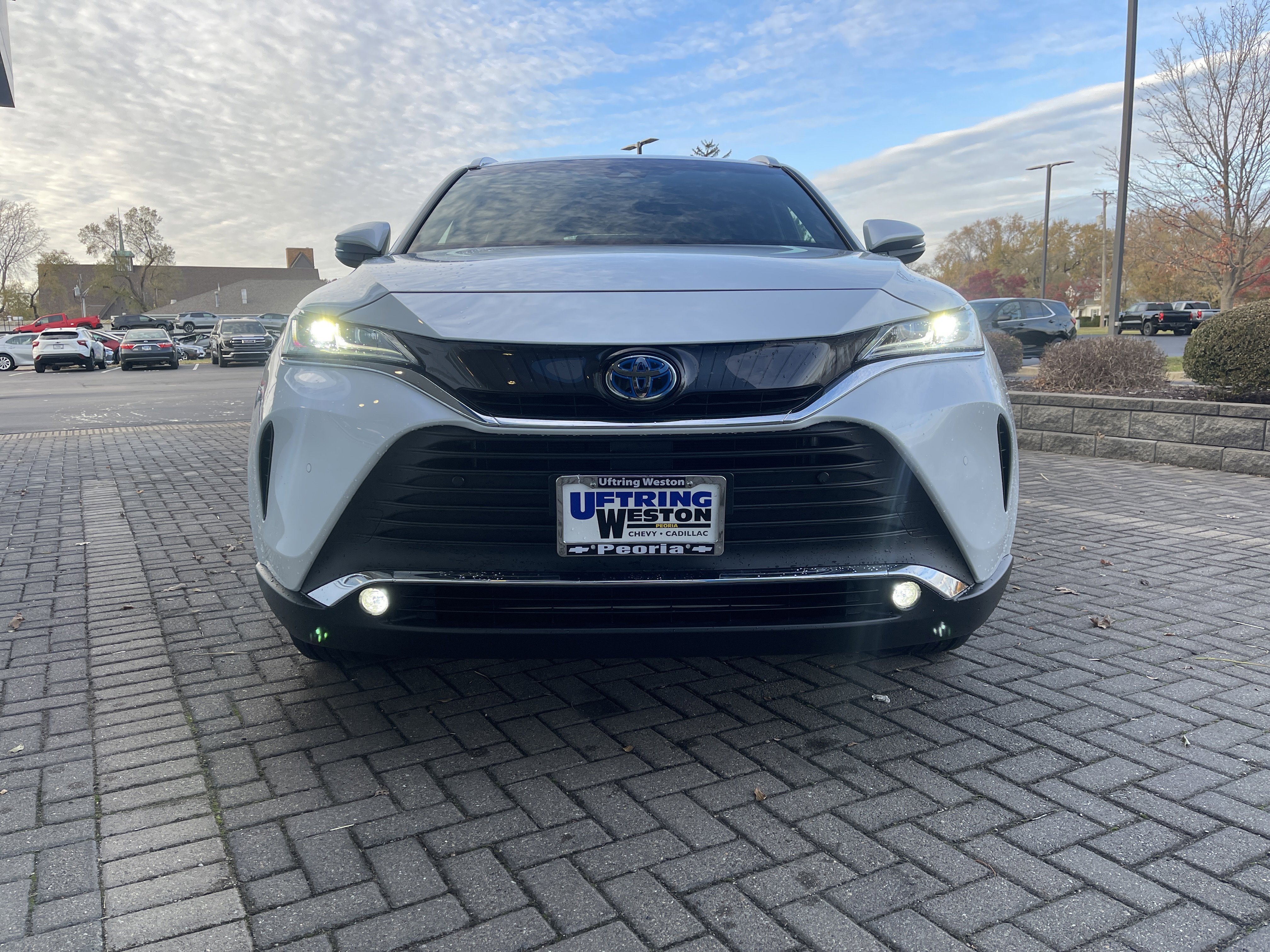 Used 2023 Toyota Venza XLE image 9