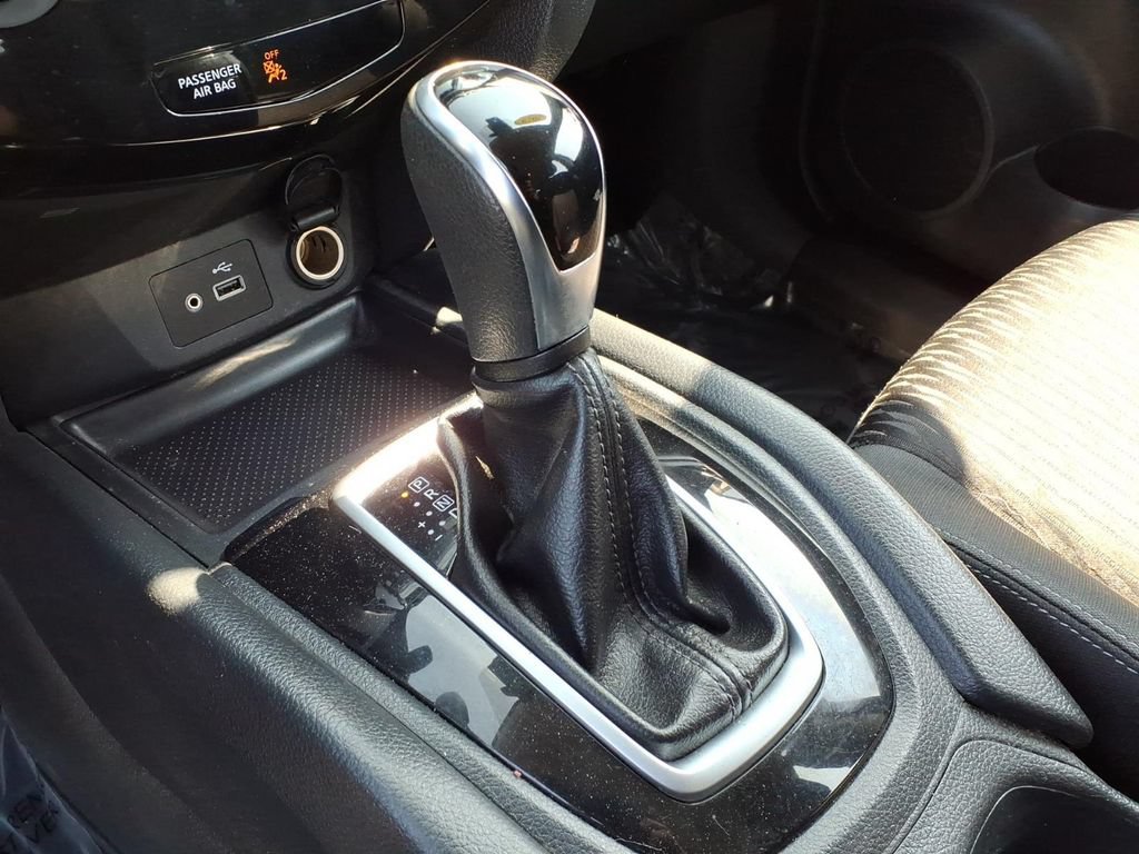 Used 2019 Nissan Rogue S AWD/4WD image 18