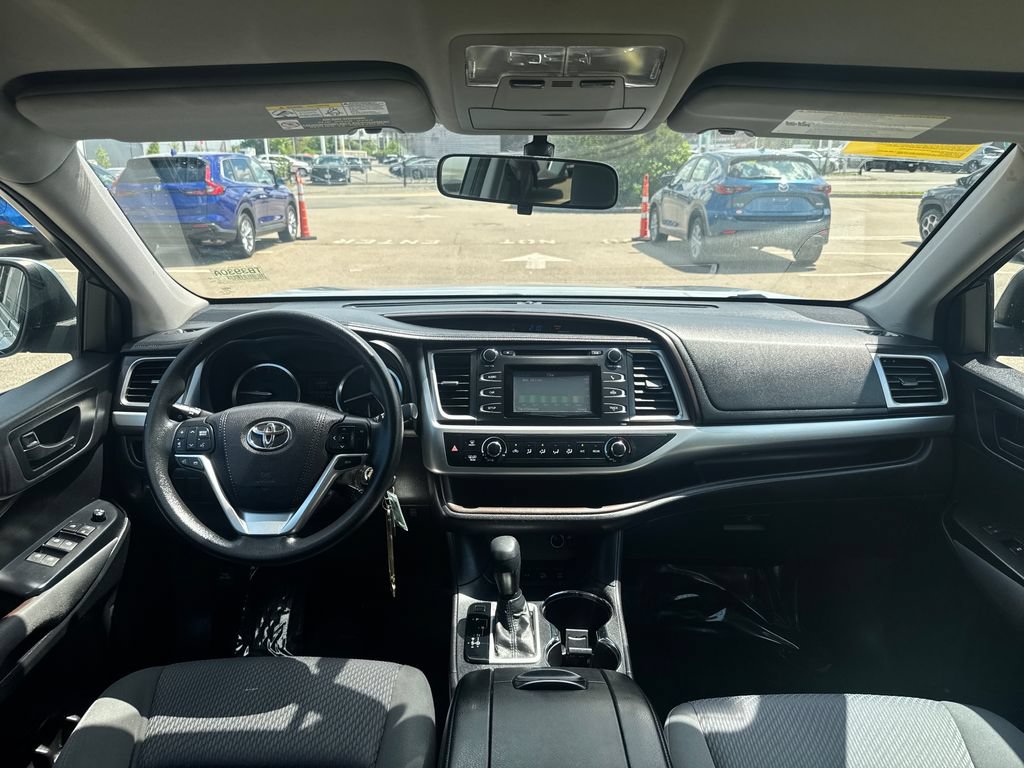Used 2016 Toyota Highlander LE AWD/4WD image 13