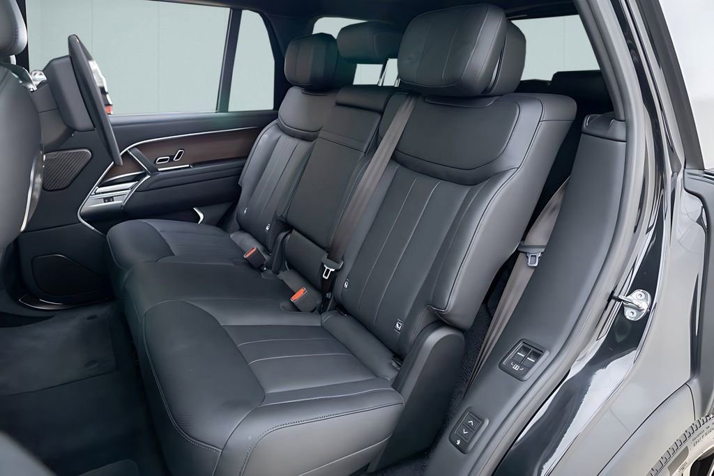 Used 2025 Land Rover Range Rover Long Wheelbase Autobiography image 26