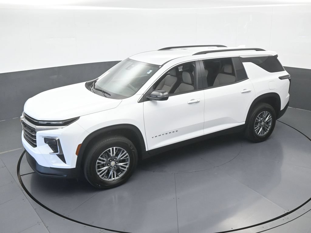 Used 2025 Chevrolet Traverse LT FWD image 47