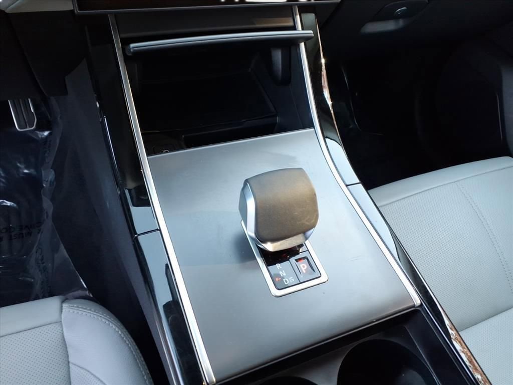 Used 2025 Land Rover Range Rover Velar Dynamic SE image 24