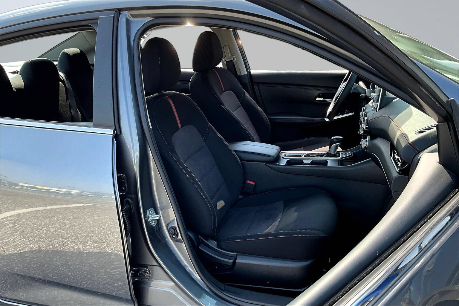 Used 2025 Nissan Sentra SR FWD image 27