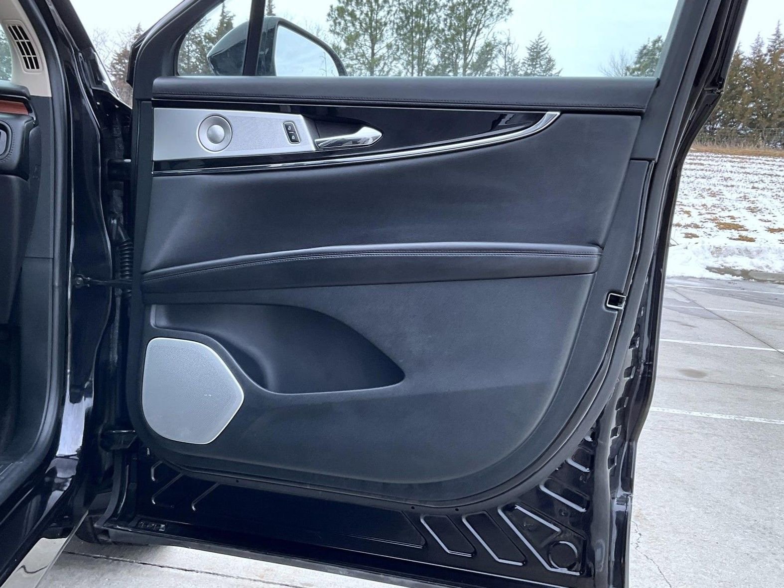 Certified 2023 Lincoln Nautilus Reserve w/ Equipment Group 202A image 17