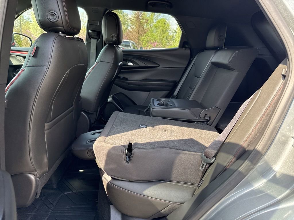 Used 2025 Chevrolet TrailBlazer RS FWD image 40