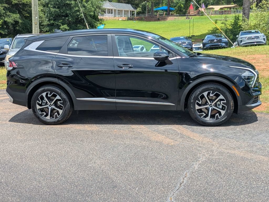 Used 2024 Kia Sportage EX FWD image 3