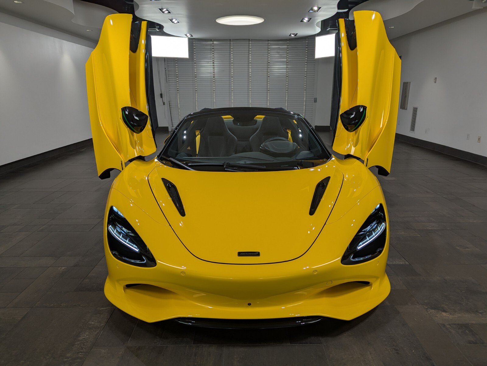 New 2026 McLaren 750S Spider RWD image 24