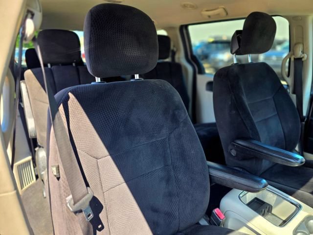 Used 2013 Dodge Grand Caravan SXT FWD image 37