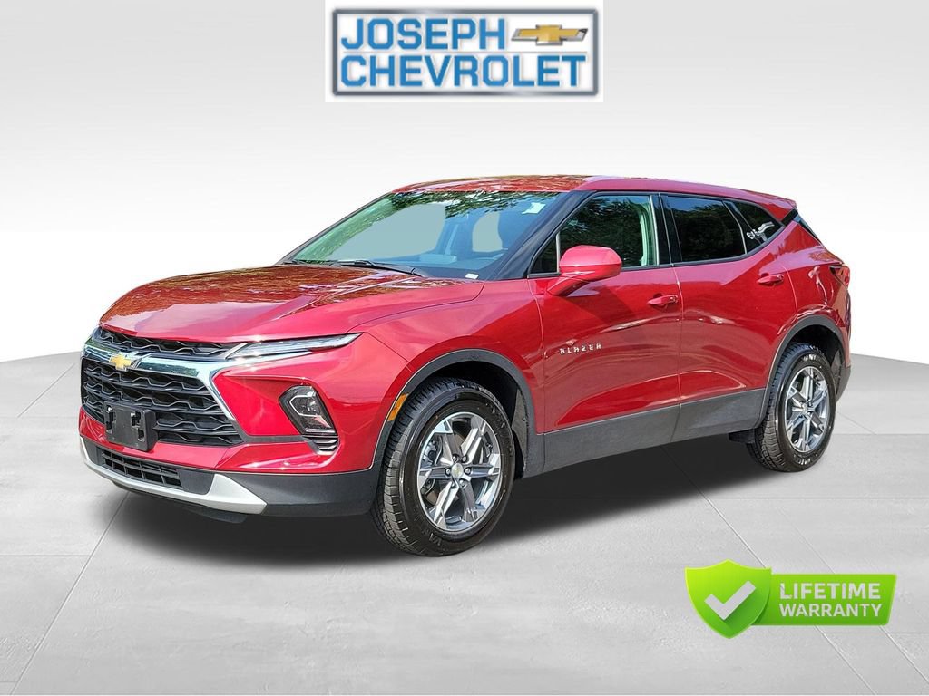 Used 2025 Chevrolet Blazer LT AWD/4WD image 2