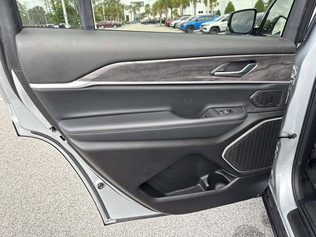 Used 2022 Jeep Grand Cherokee L Limited w/ Black Appearance Package RWD image 9