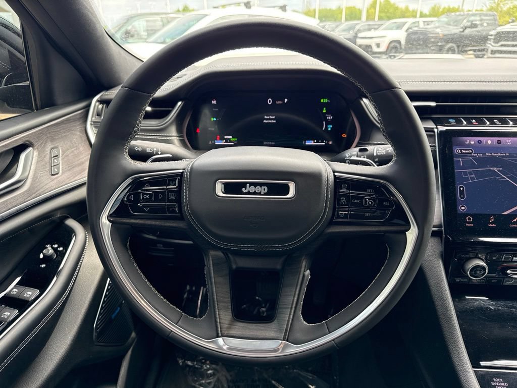 Used 2022 Jeep Grand Cherokee Overland AWD/4WD image 74