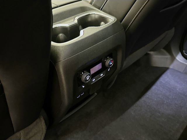 Used 2025 Chevrolet Traverse High Country image 29