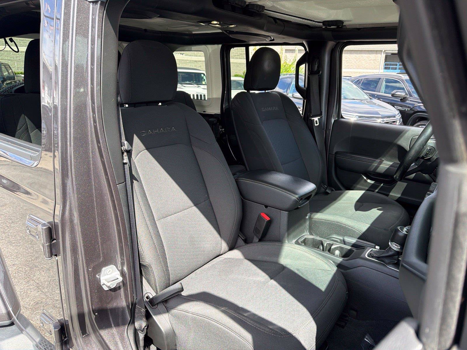 Used 2022 Jeep Wrangler Unlimited Sahara AWD/4WD image 16