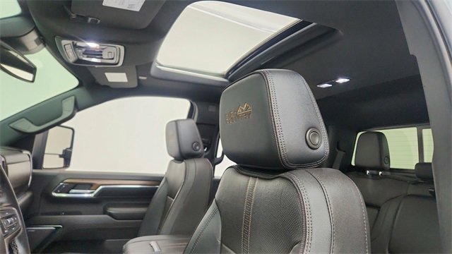 Used 2024 Chevrolet Silverado 3500 High Country image 34