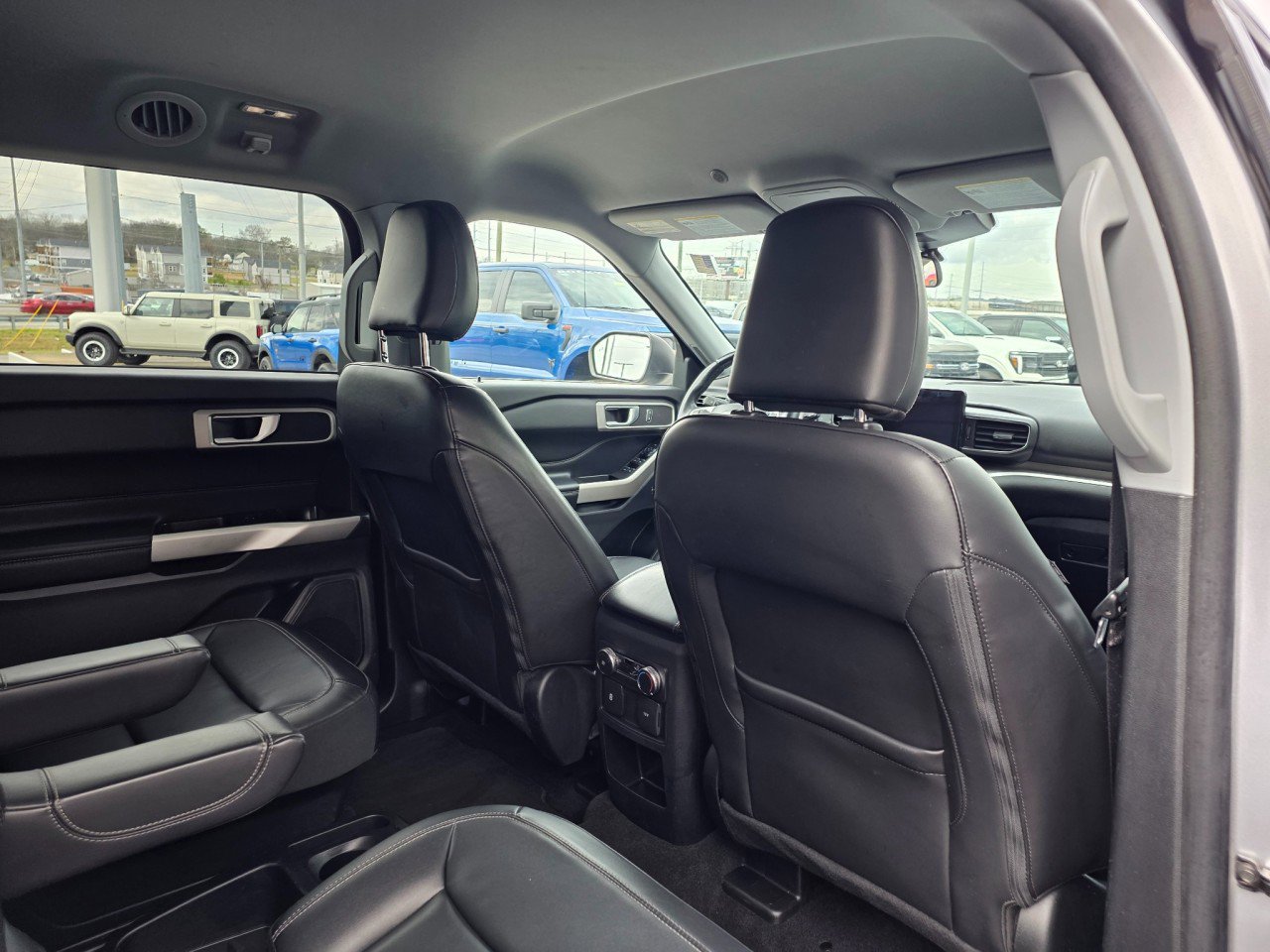 Used 2021 Ford Explorer XLT w/ Equipment Group 202A image 14