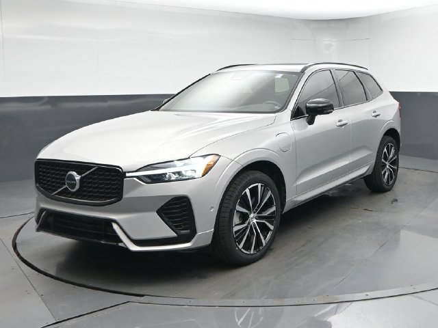 Used 2023 Volvo XC60 T8 Plus w/ Protection Package Premier AWD/4WD image 3