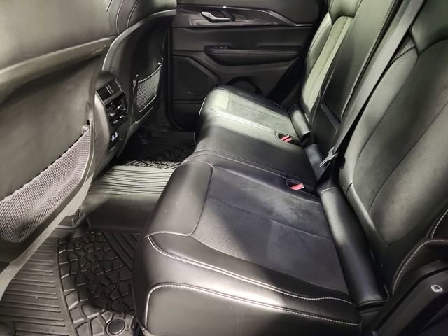 Used 2023 Jeep Grand Cherokee Altitude AWD/4WD image 24