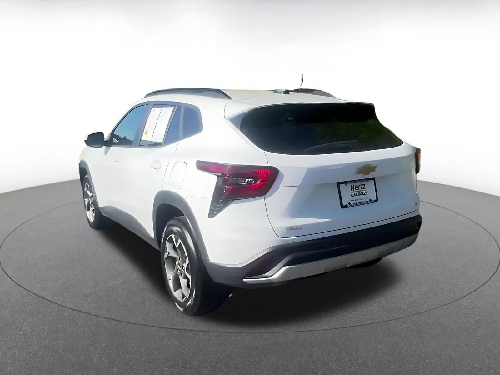 Used 2025 Chevrolet Trax LT w/ LT Convenience Package FWD image 11