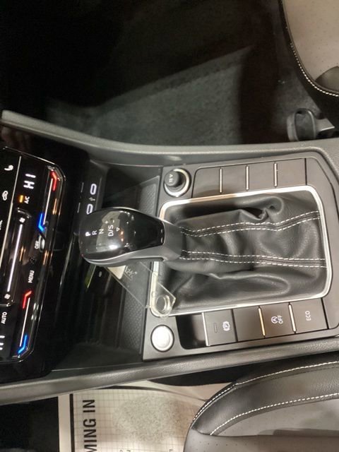 Used 2025 Volkswagen Jetta SE w/ Sunroof Package image 18