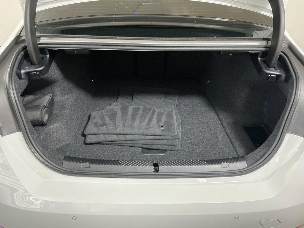 Certified 2025 BMW i5 eDrive40i image 29