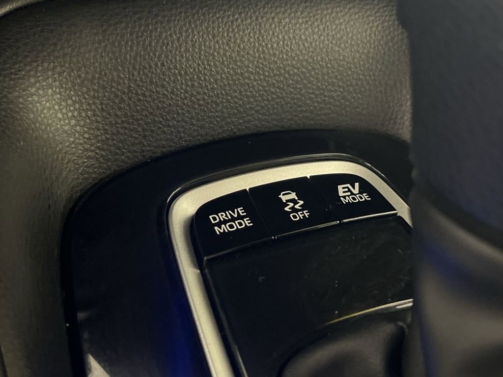 Used 2025 Toyota Corolla LE FWD image 31