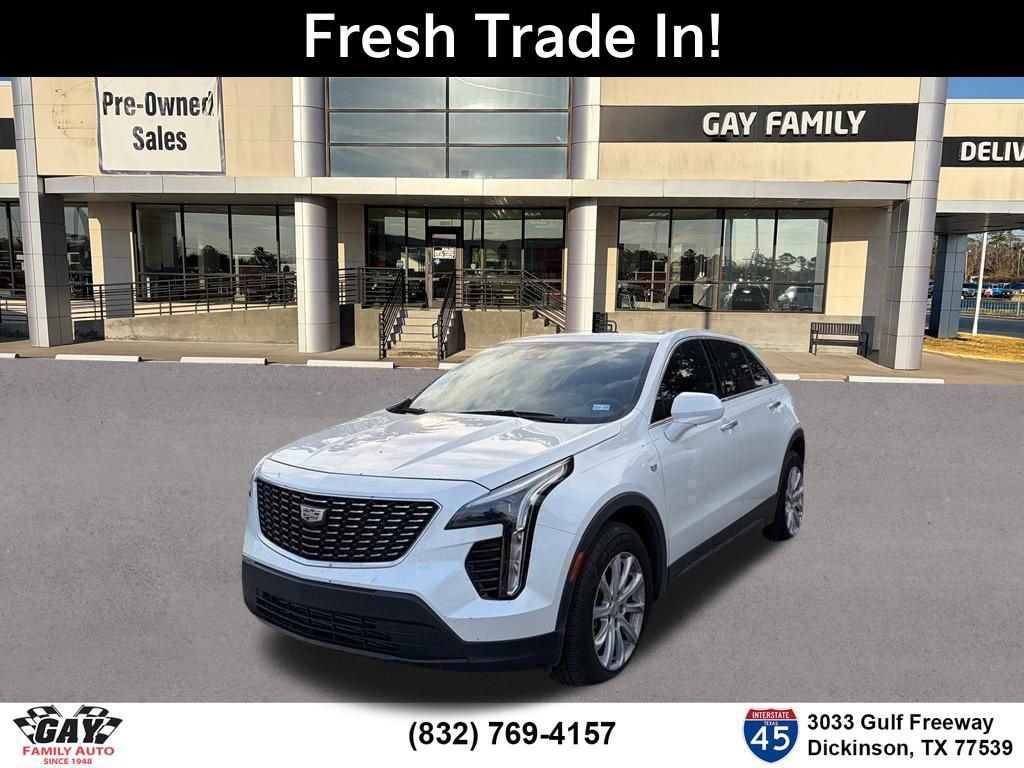 Used 2023 Cadillac XT4 Luxury w/ Cold Weather Package FWD image 3