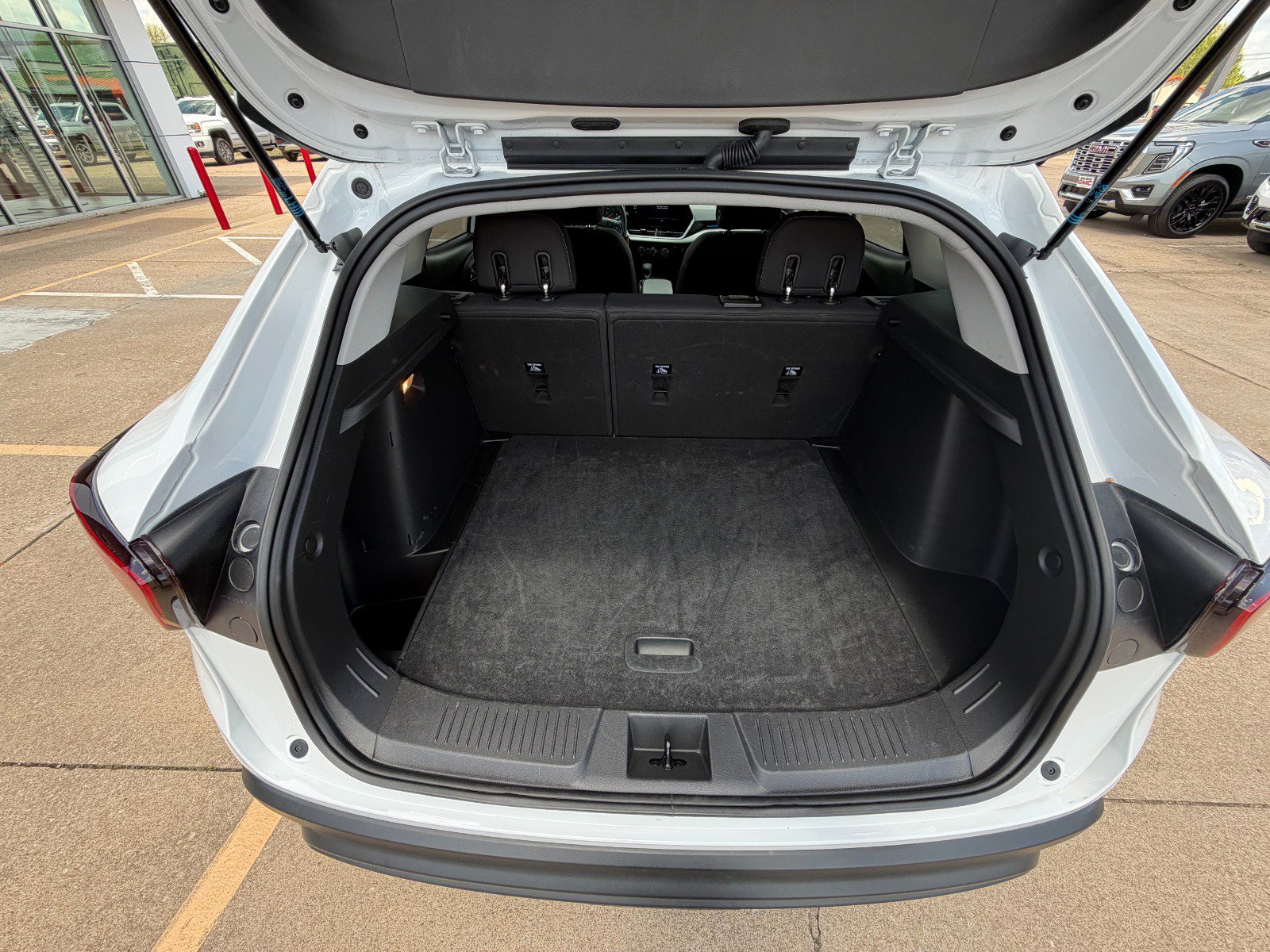 Certified 2025 Chevrolet Trax LS FWD image 37