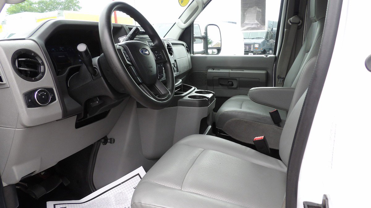 Used 2022 Ford E-350 and Econoline 350 Super Duty RWD image 9