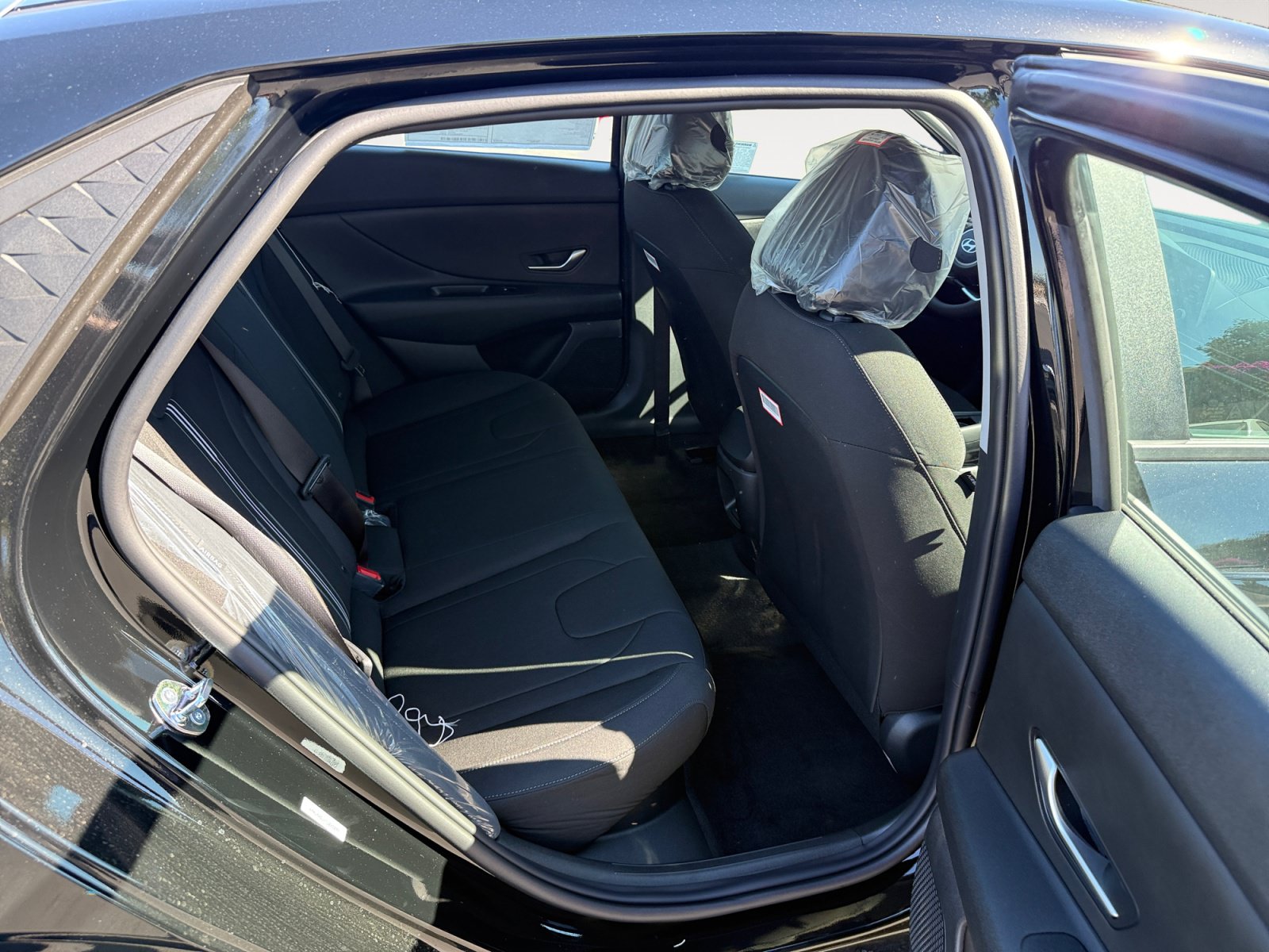 New 2026 Hyundai Elantra Hybrid FWD image 18
