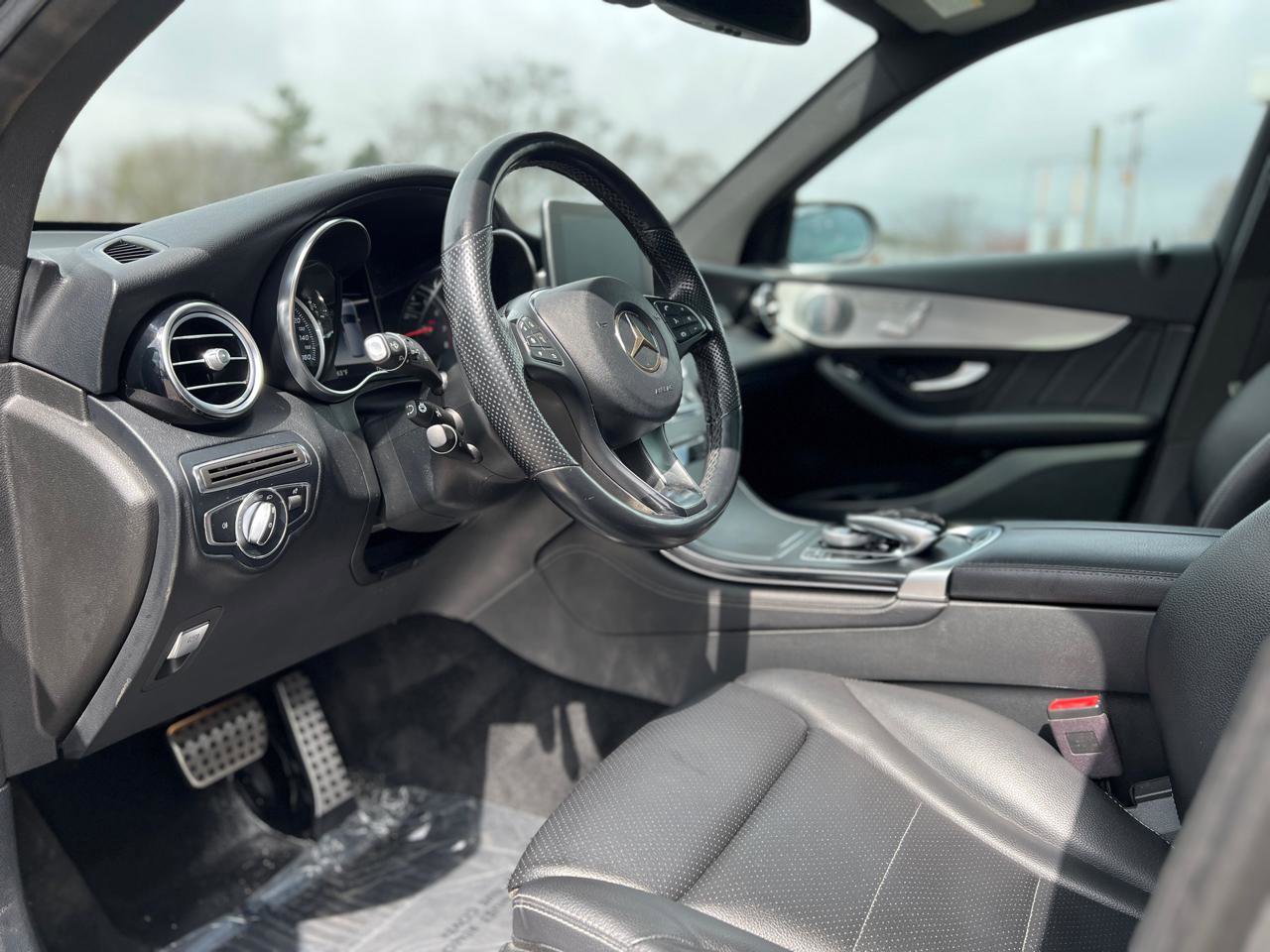 Used 2019 Mercedes-Benz GLC 300 4MATIC image 16