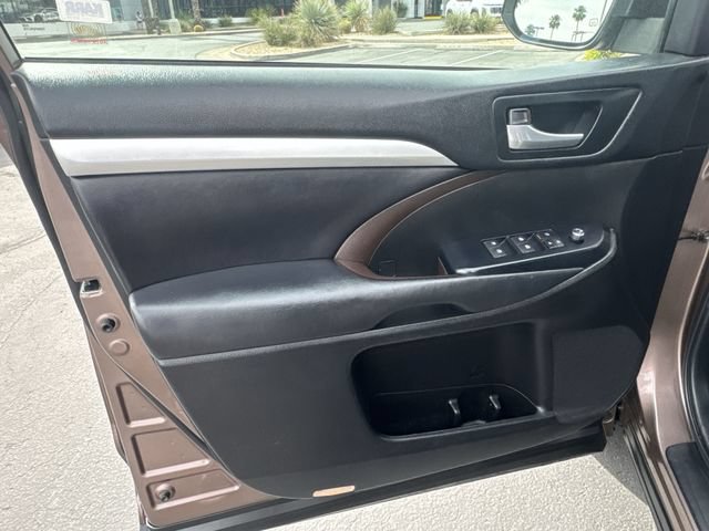Used 2018 Toyota Highlander XLE FWD image 22
