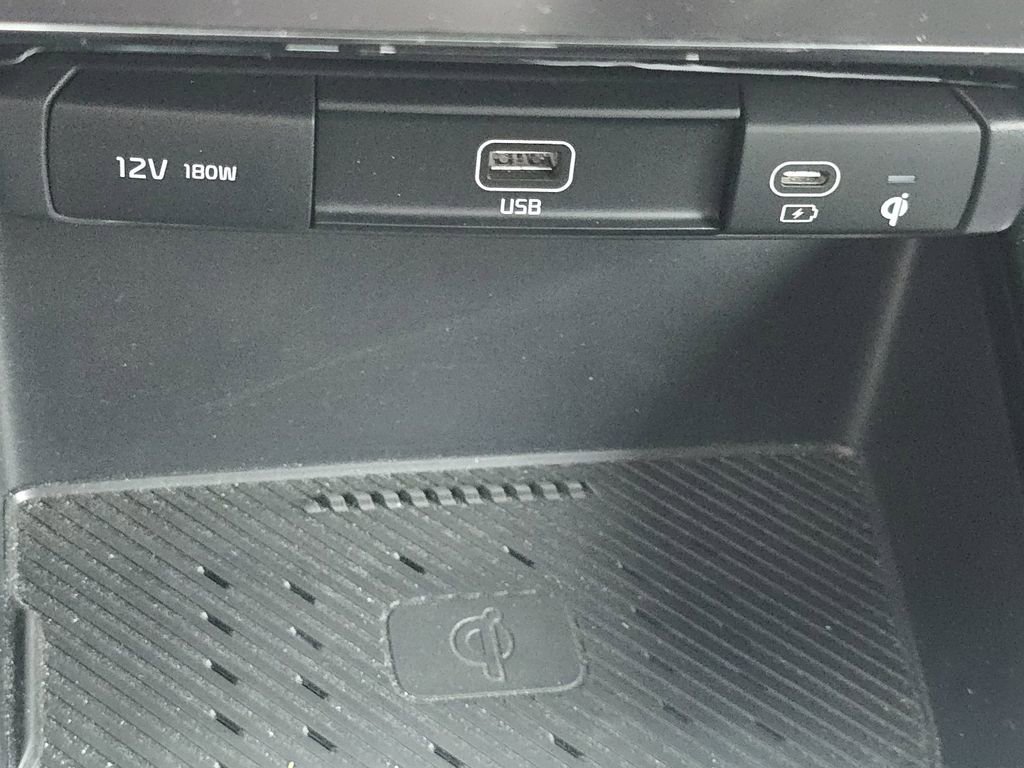 Used 2023 Kia Niro EX image 32