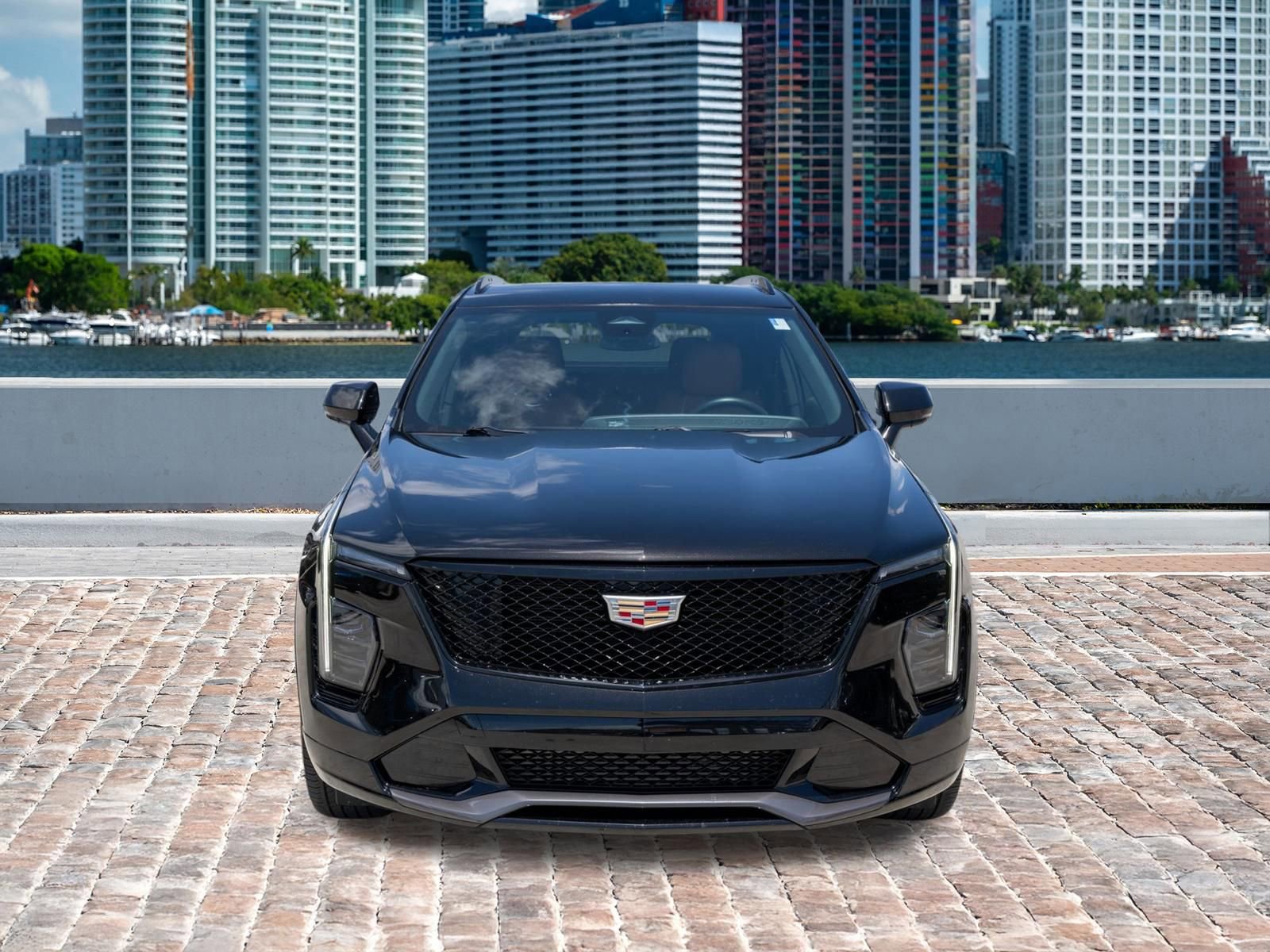 Used 2024 Cadillac XT4 Sport image 2