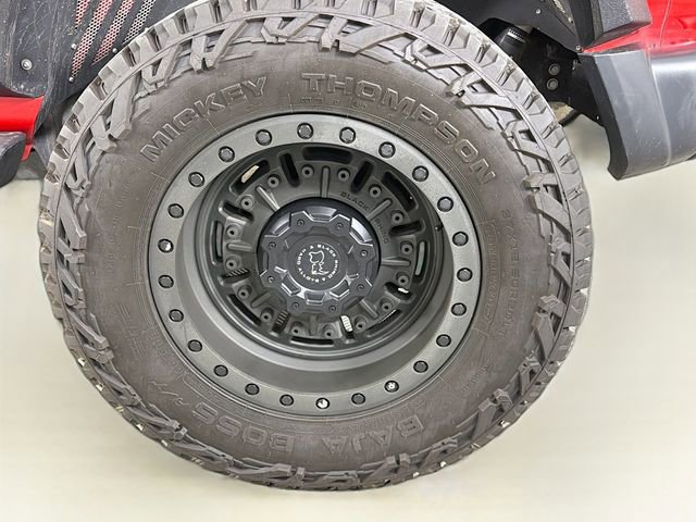 Used 2018 Jeep Wrangler Unlimited Sahara w/ Uconnect 4C Nav & Sound Group image 33