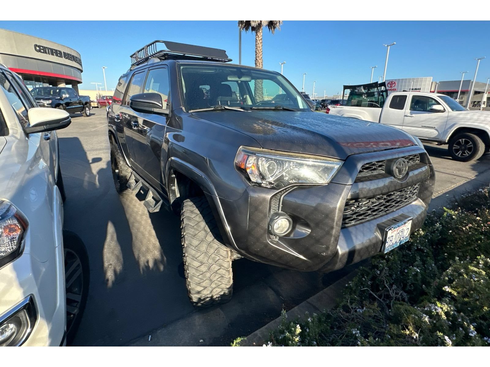 Used 2018 Toyota 4Runner SR5 AWD/4WD image 2