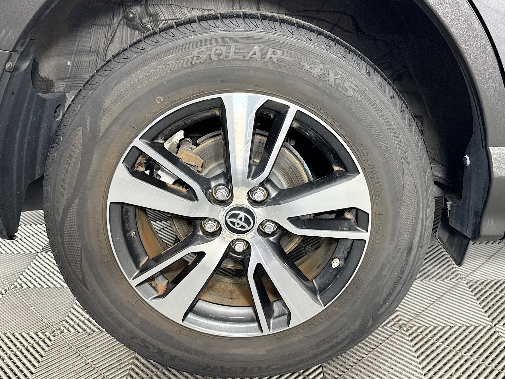 Used 2017 Toyota RAV4 XLE w/ Plus Special Value Package FWD image 31