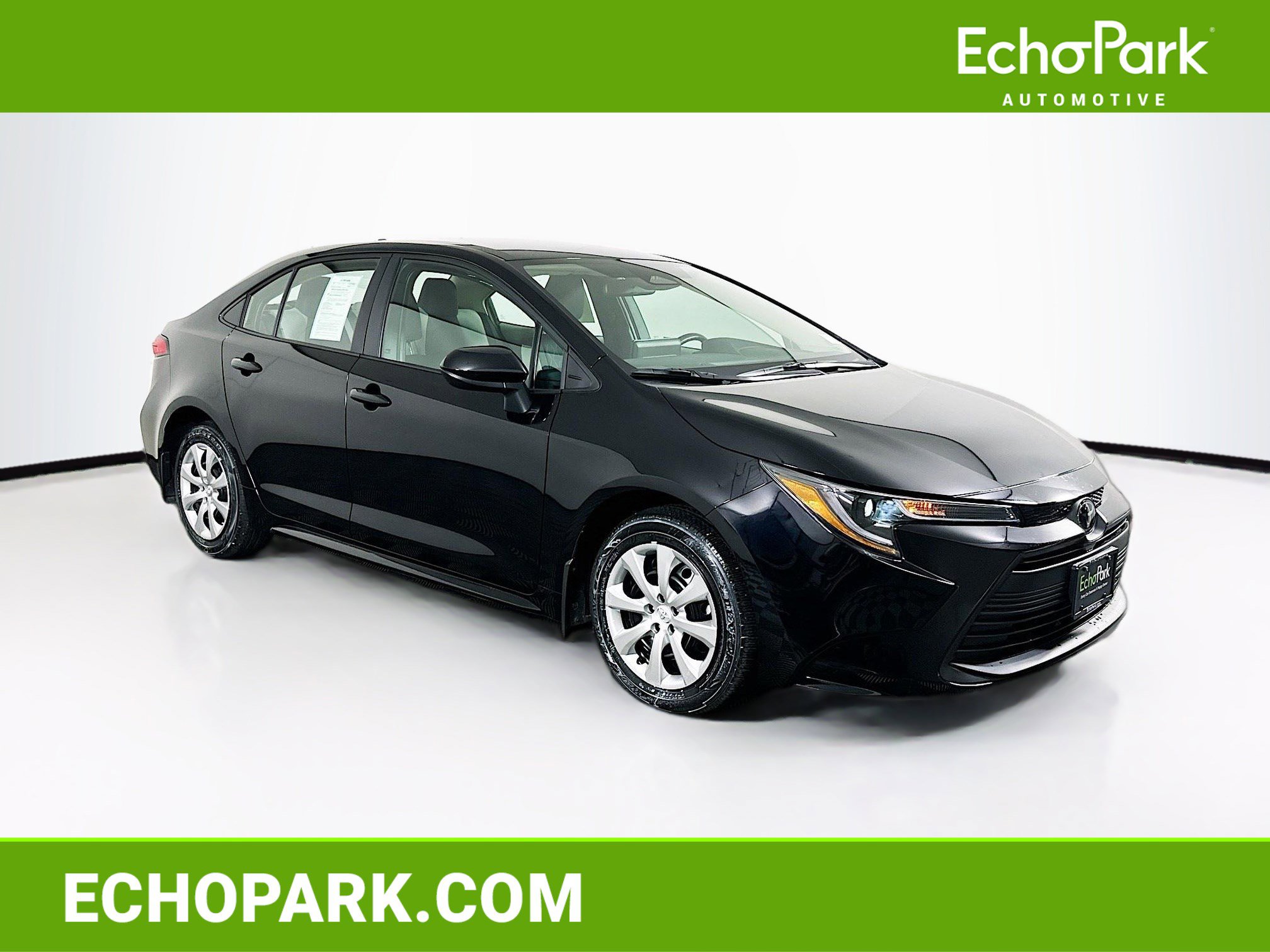 Used 2025 Toyota Corolla LE FWD image 1